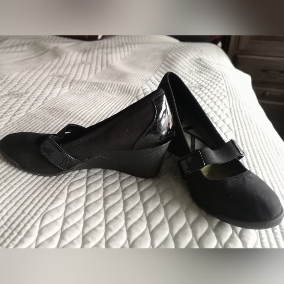 ANNE KLEIN sport shoes. - Picture 2 of 5